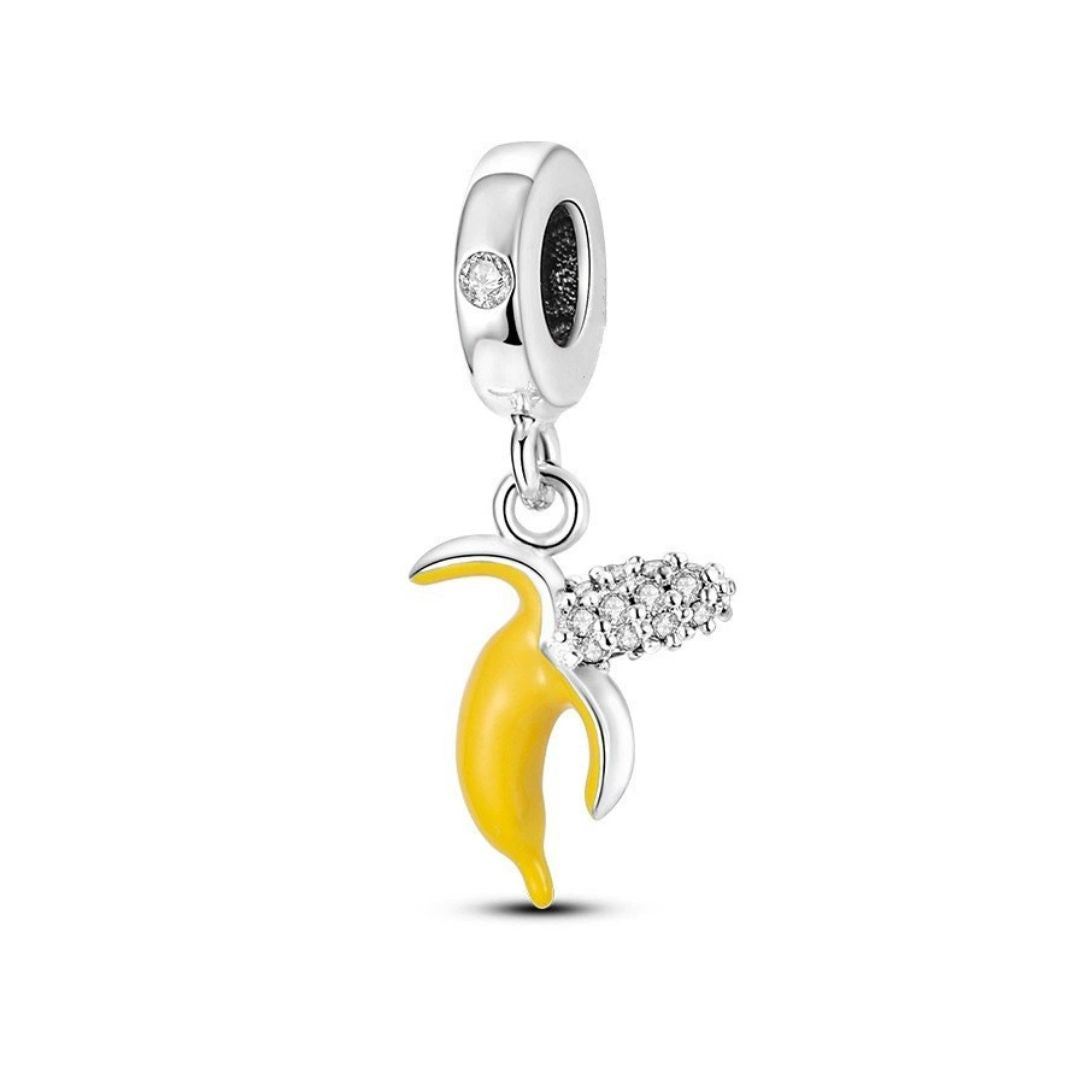 Berloque banana cravejada